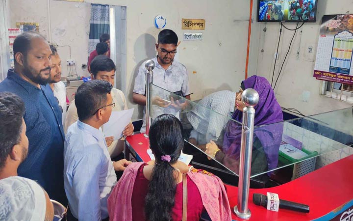 বরিশালে ৮ ডায়াগনস্টিক সেন্টারকে তিন লাখ টাকা জরিমানা